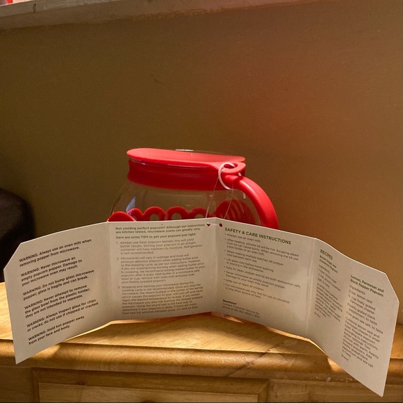 Microwave Popcorn Popper Red Borosilicate Glass 3 in 1 Silicone Lid 1.5 Quart - Picture 8 of 11